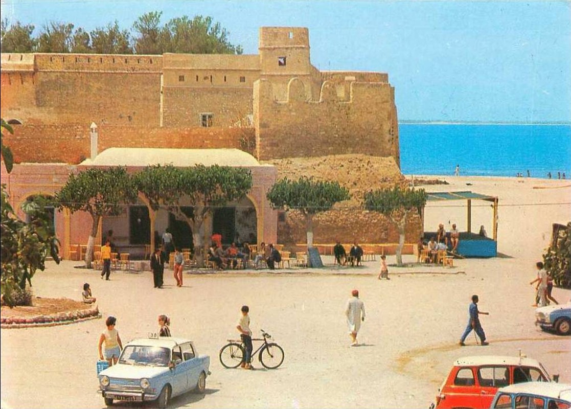 Café Maure Achiri terrace in Hammamet Medina